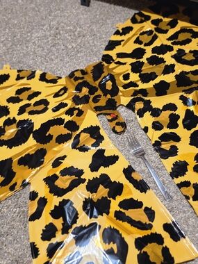 (8 Total) 4 Giant Leopard Print Helium Balloons & Black Balloon Bundle